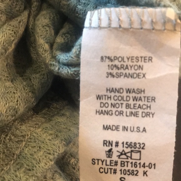 Women’s long sleeve v-neck top NWT   SIZE SMALL - Picture 10 of 11